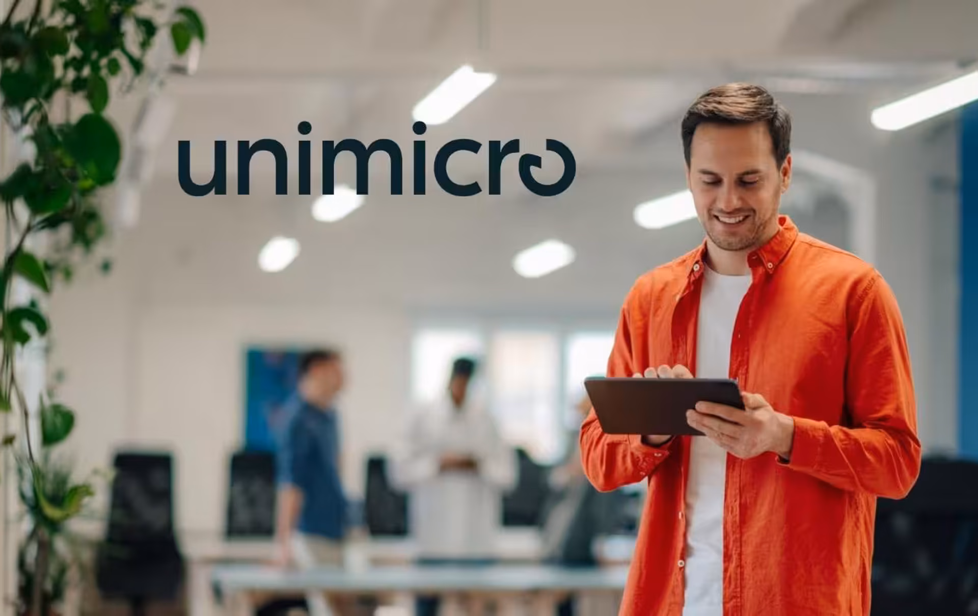 Unimicro Man Working On Ipad 1440X810